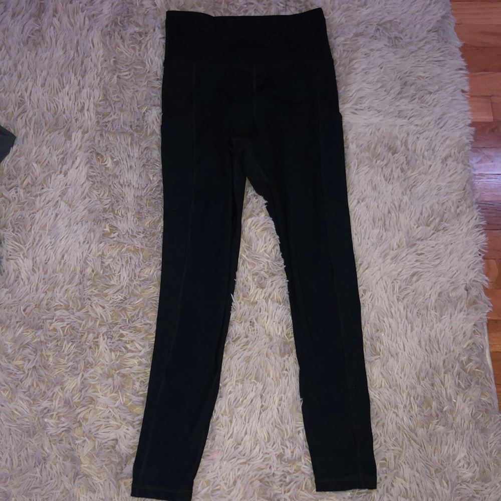 American Eagle legging with pockets, barley worn, no pilitting, size m